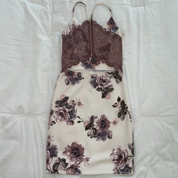 Windsor Fab in Floral Lace Back Mini Dress - Picture 3 of 7